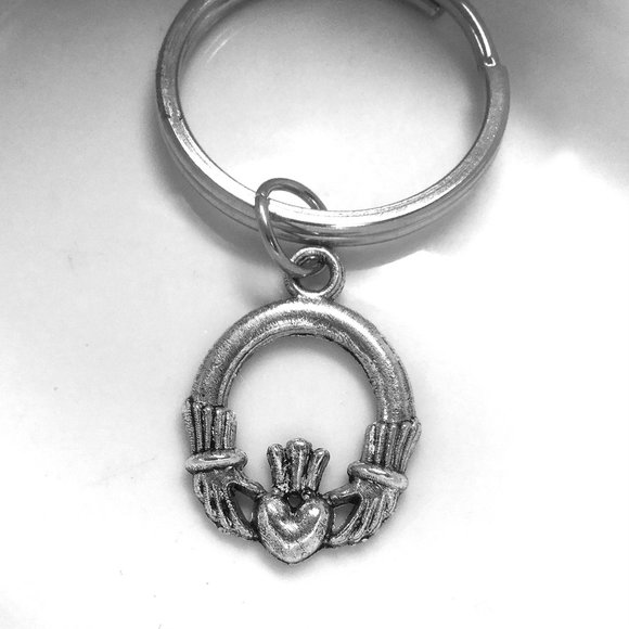 Miniature Claddagh Heart Celtic Irish Symbol Charm Gift Key ring Keychain - Picture 1 of 2